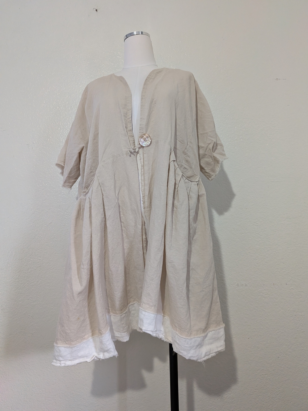 Beige Short-Sleeve Linen Blend Coatigan with White Hem